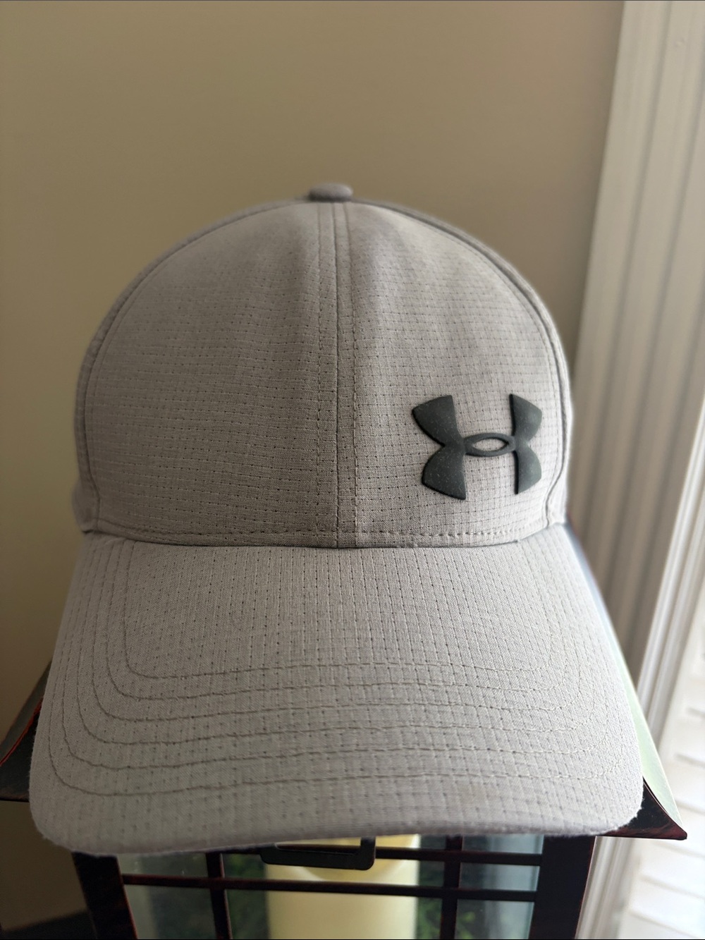 Under Armour Light Gray Men’s Performance Fitted Hat with Black Logo med/large